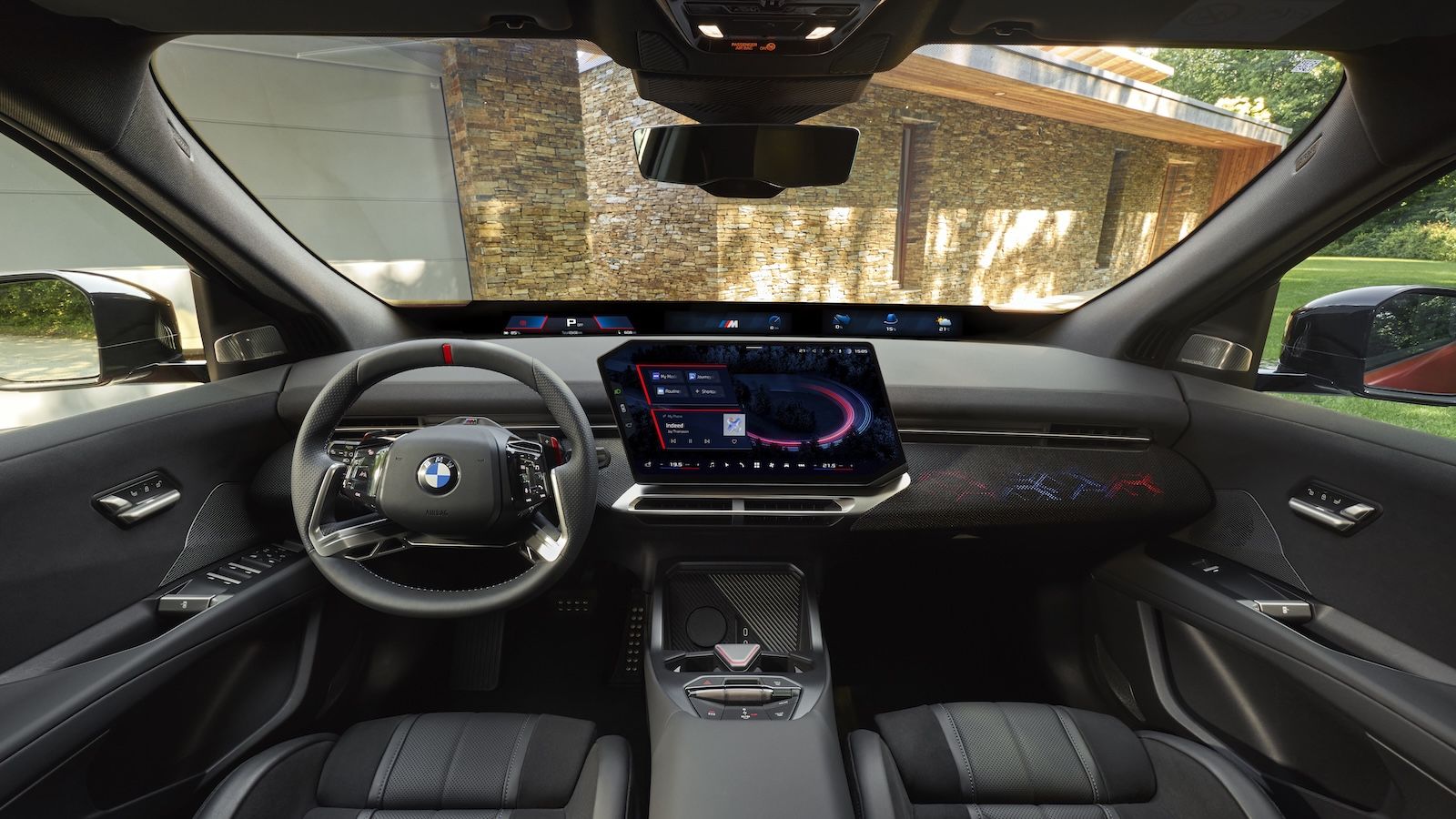 Νέα BMW iX4: 828 χλμ. αυτονομία και 387 χλμ. φόρτισης σε 10 λεπτά